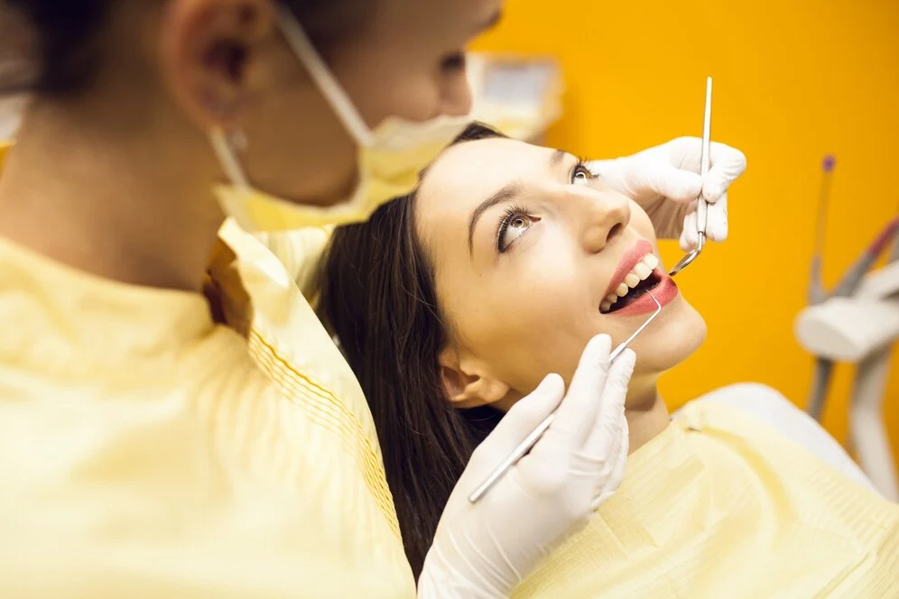 Painless tooth removal by expert doctor at oramax clinic salt lake sector 1.